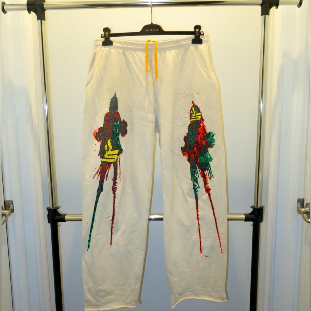 sicko born from pain Dögön sweats- Egg Shell